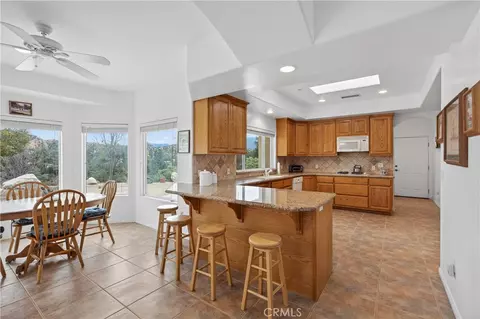 Kitchen - 29499 Hwy 33, Maricopa, CA 93252 photo 2 of 12