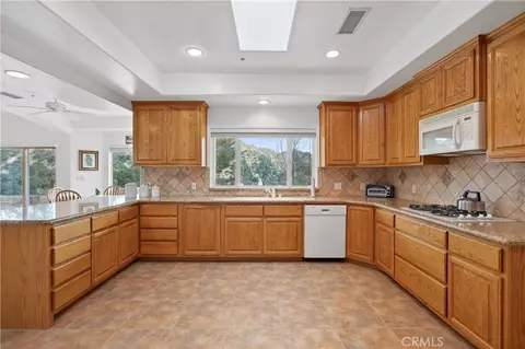 Kitchen - 29499 Hwy 33, Maricopa, CA 93252 photo 4 of 12