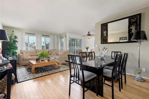 4140 Warner #205, Burbank, CA 91505