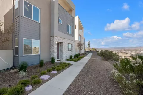 27144 Skyland Way, Valencia, CA 91381