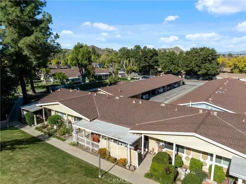 19116 Avenue Of The Oaks #B, Newhall, CA 91321