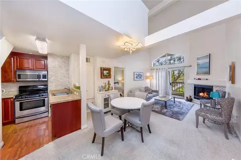 5515 Canoga Ave #305, Woodland Hills, CA 91367
