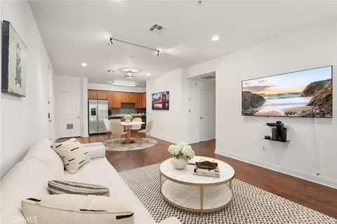 6938 Laurel Cyn #204, North Hollywood, CA 91605