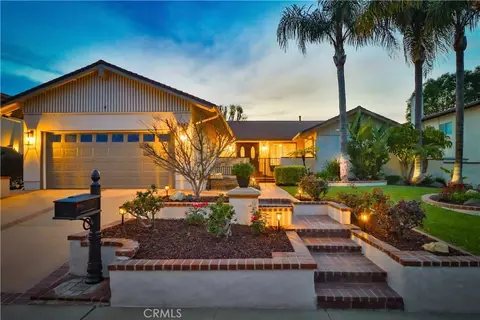 2747 Granvia Pl, Thousand Oaks, CA 91360