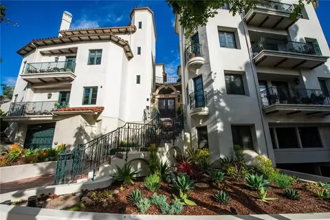 558 Hillgreen Dr #207, Beverly Hills, CA 90212