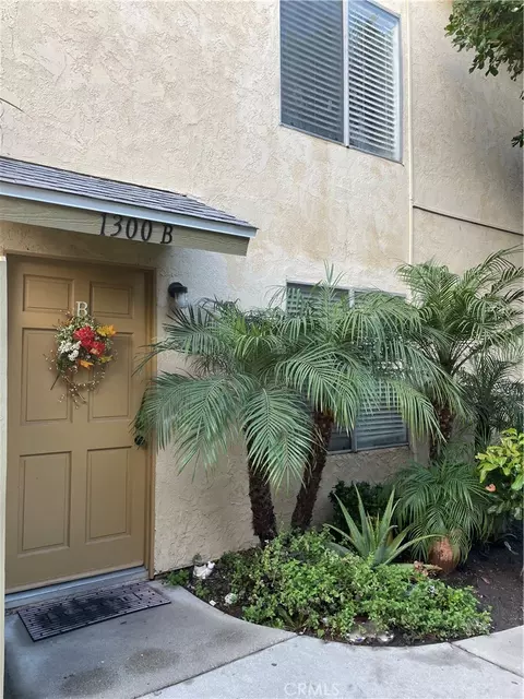 1300 Friedrich Ln #B, Oxnard, CA 93033