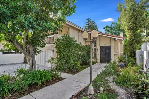 6221 Mammoth Ave, Valley Glen, CA 91401