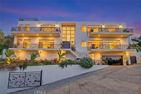 3952 Oakfield Dr, Sherman Oaks, CA 91423