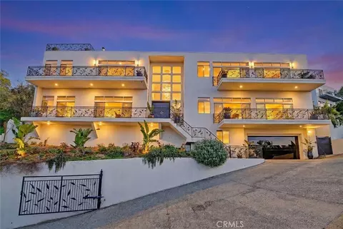 3952 Oakfield Dr, Sherman Oaks, CA 91423