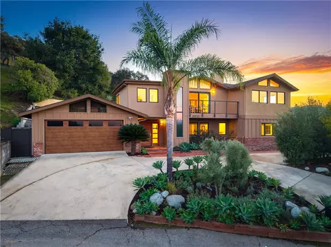 23722 Summit, Calabasas, CA 91302