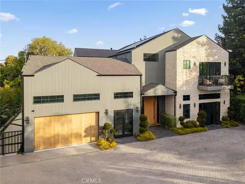 20511 Wells Dr, Woodland Hills, CA 91364