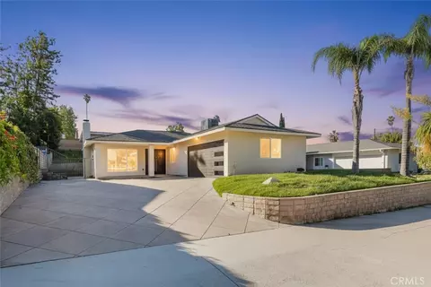 8042 Ellenbogen St, Sunland, CA 91040