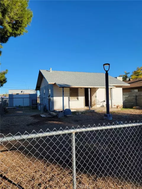 2824 Desert St, Rosamond, CA 93560