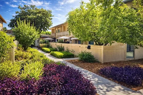 8060 Canby Ave #2, Reseda, CA 91335