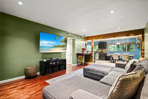 15457 Moorpark St #1, Sherman Oaks, CA 91403