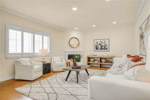 11923 Darlington Ave #302, Los Angeles, CA 90049