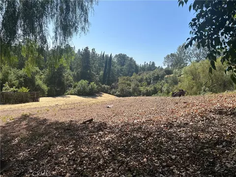 5075 Hood Dr, Woodland Hills, CA 91364