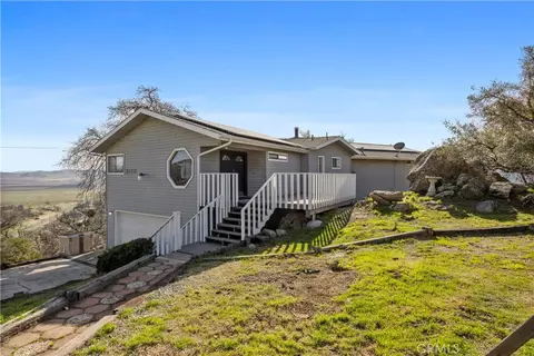 29300 Elkhorn Pl, Tehachapi, CA 93561