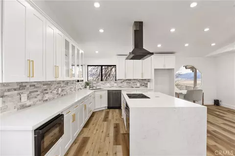 Kitchen - 29300 Elkhorn Pl, Tehachapi, CA 93561 photo 3 of 3