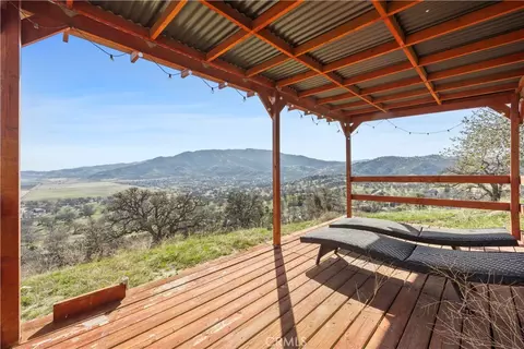 Exterior - 29300 Elkhorn Pl, Tehachapi, CA 93561 photo 11 of 12