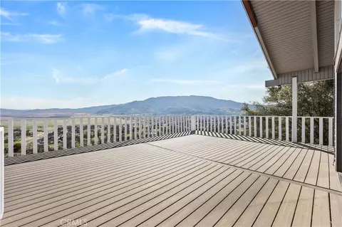 Exterior - 29300 Elkhorn Pl, Tehachapi, CA 93561 photo 6 of 12