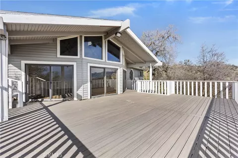 Exterior - 29300 Elkhorn Pl, Tehachapi, CA 93561 photo 7 of 12