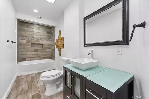 Bath - 29300 Elkhorn Pl, Tehachapi, CA 93561 photo 1 of 2