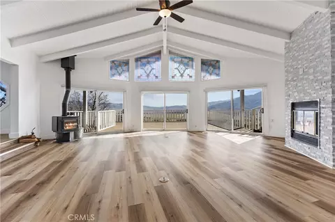 Living - 29300 Elkhorn Pl, Tehachapi, CA 93561 photo 3 of 12