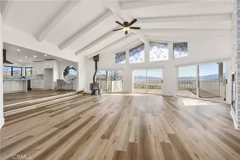 Living - 29300 Elkhorn Pl, Tehachapi, CA 93561 photo 2 of 12