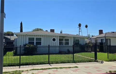 18704 Saticoy St, Reseda, CA 91335