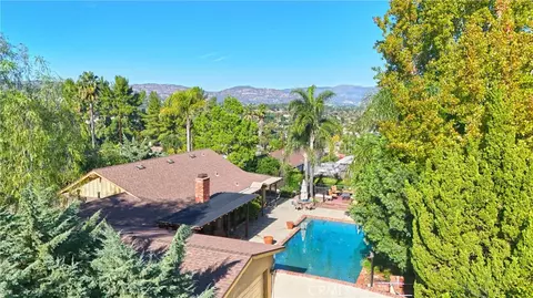 23421 Aetna St, Woodland Hills, CA 91367