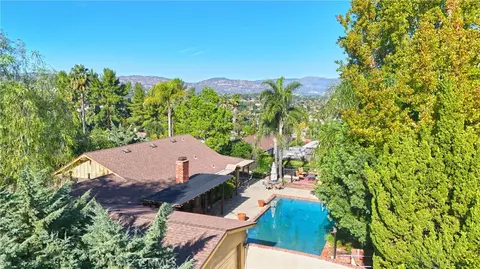 23421 Aetna St, Woodland Hills, CA 91367