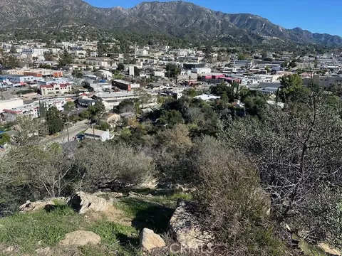9842 High Top Dr, Tujunga, CA 91042