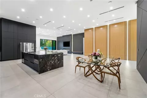 23227 Burbank Blvd, Woodland Hills, CA 91367