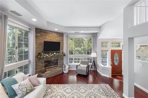 23163 Mulholland Dr UNIT 6, Woodland Hills, CA 91364