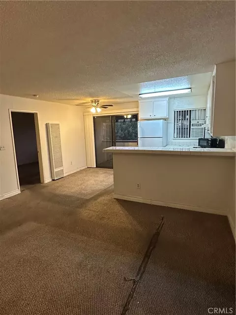 18530 Hatteras St #212, Tarzana, CA 91356