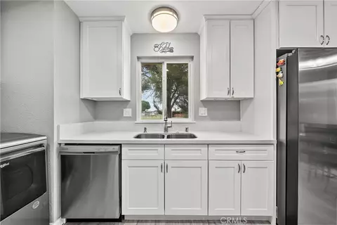 Kitchen - 40258 168th St E, Palmdale, CA 93591 photo 2 of 4
