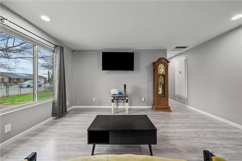 Living - 40258 168th St E, Palmdale, CA 93591 photo 1 of 1