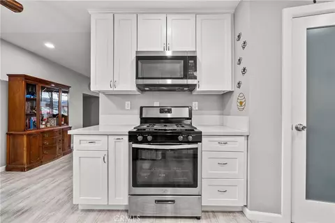 Kitchen - 40258 168th St E, Palmdale, CA 93591 photo 3 of 4