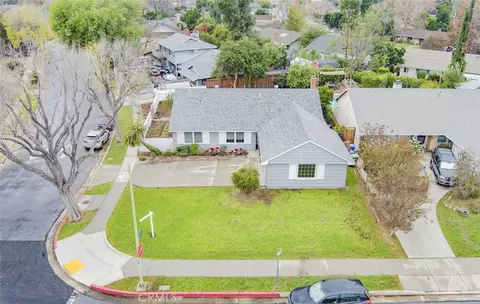 22201 Schoolcraft, Canoga Park, CA 91303