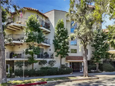 4249 Longridge Ave #102, Studio City, CA 91604