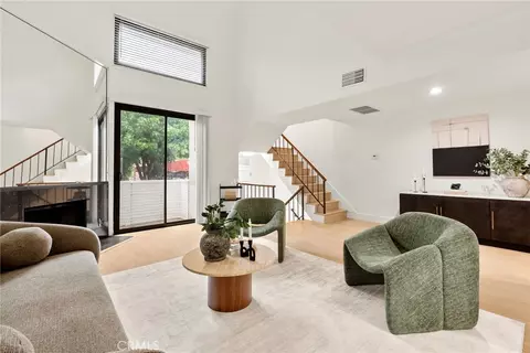 6540 Hayvenhurst #15, Lake Balboa, CA 91406