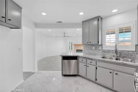 Kitchen - 10352 Primrose Ct, Hesperia, CA 92345 photo 3 of 3