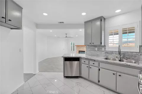 Kitchen - 10352 Primrose Ct, Hesperia, CA 92345 photo 3 of 3