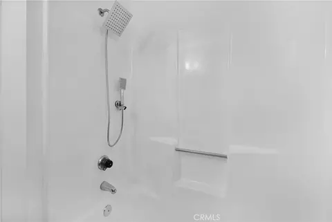 Bath - 10352 Primrose Ct, Hesperia, CA 92345 photo 5 of 6