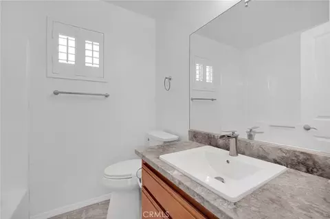Bath - 10352 Primrose Ct, Hesperia, CA 92345 photo 2 of 6