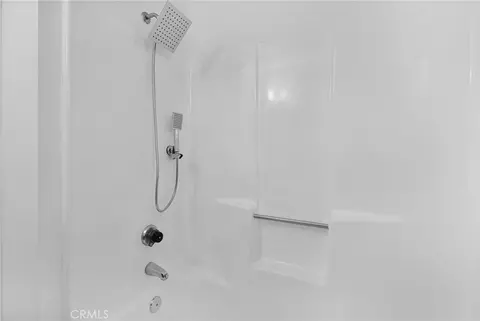 Bath - 10352 Primrose Ct, Hesperia, CA 92345 photo 5 of 7