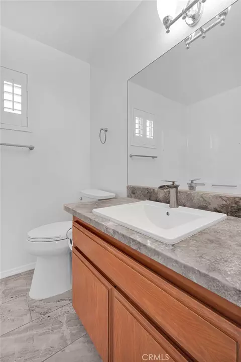 Bath - 10352 Primrose Ct, Hesperia, CA 92345 photo 3 of 6