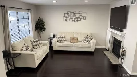 11300 Foothill Blvd #33, Lake View Terrace, CA 91342