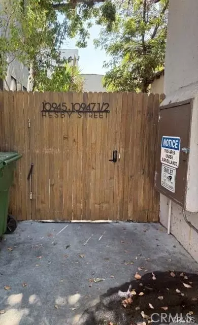 10945 Hesby St, North Hollywood, CA 91601